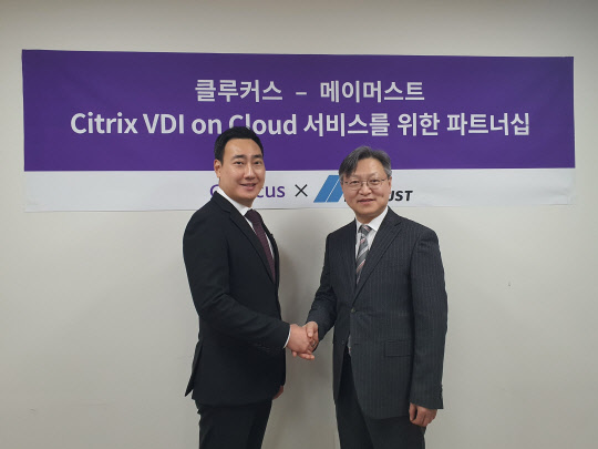 박상현(왼쪽) 메이머스트 대표와 조상철 클루커스 CRO가 파트너십을 체결한 후 사진을 찍고 있다. 클루커스 제공